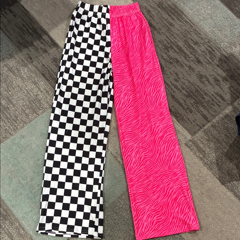 Bold Half-Check / Hot Pink Zebra Print Pants new without tags